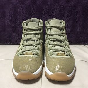 WMNS AIR JORDAN 11 RETRO "OLIVE LUX" Size 7 WMS
